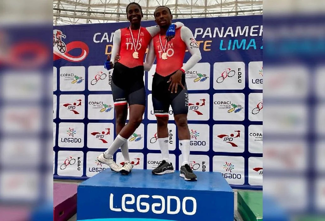BROTHERLY, SISTERLY LOVE: Team TTO’s Teniel Campbell and brother, Akil, pose with their bronze medals at the Elite Pan Am Track Cycling Championships in Lima, Peru, yesterday. (image via: trinidadexpress.com)